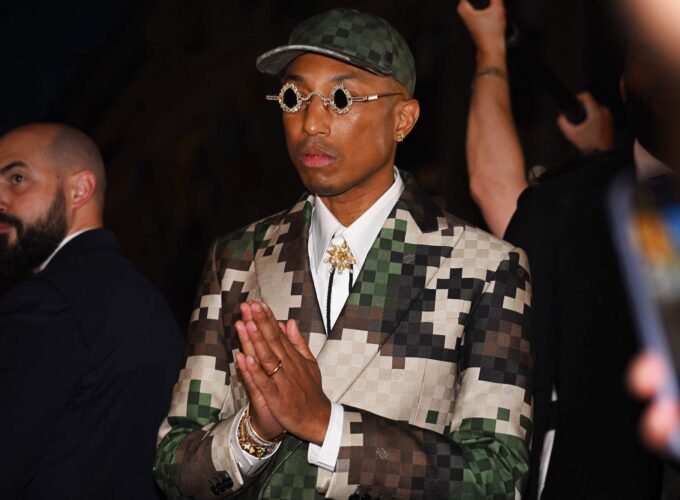 230621011358-01-louis-vuitton-pharrell-williams-debut